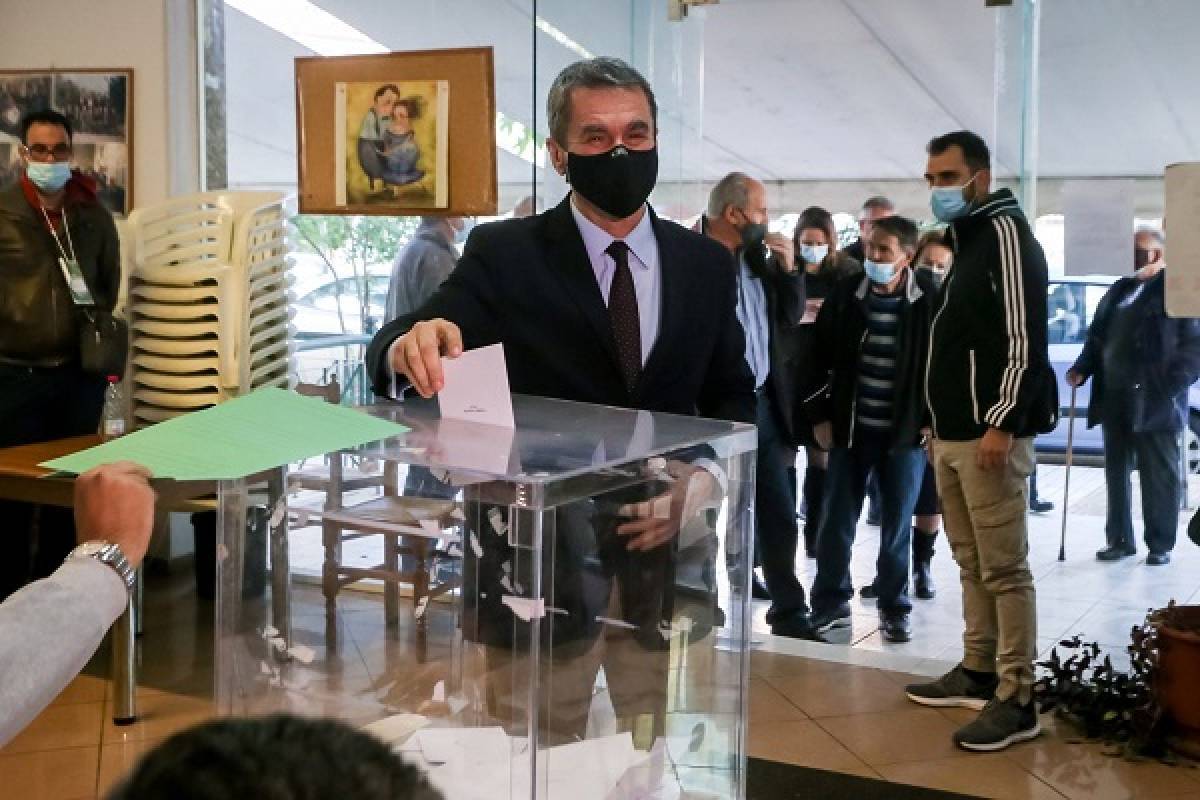 Εκλογές ΚΙΝΑΛ: Ψήφισε ο Λοβέρδος- Το μήνυμά του