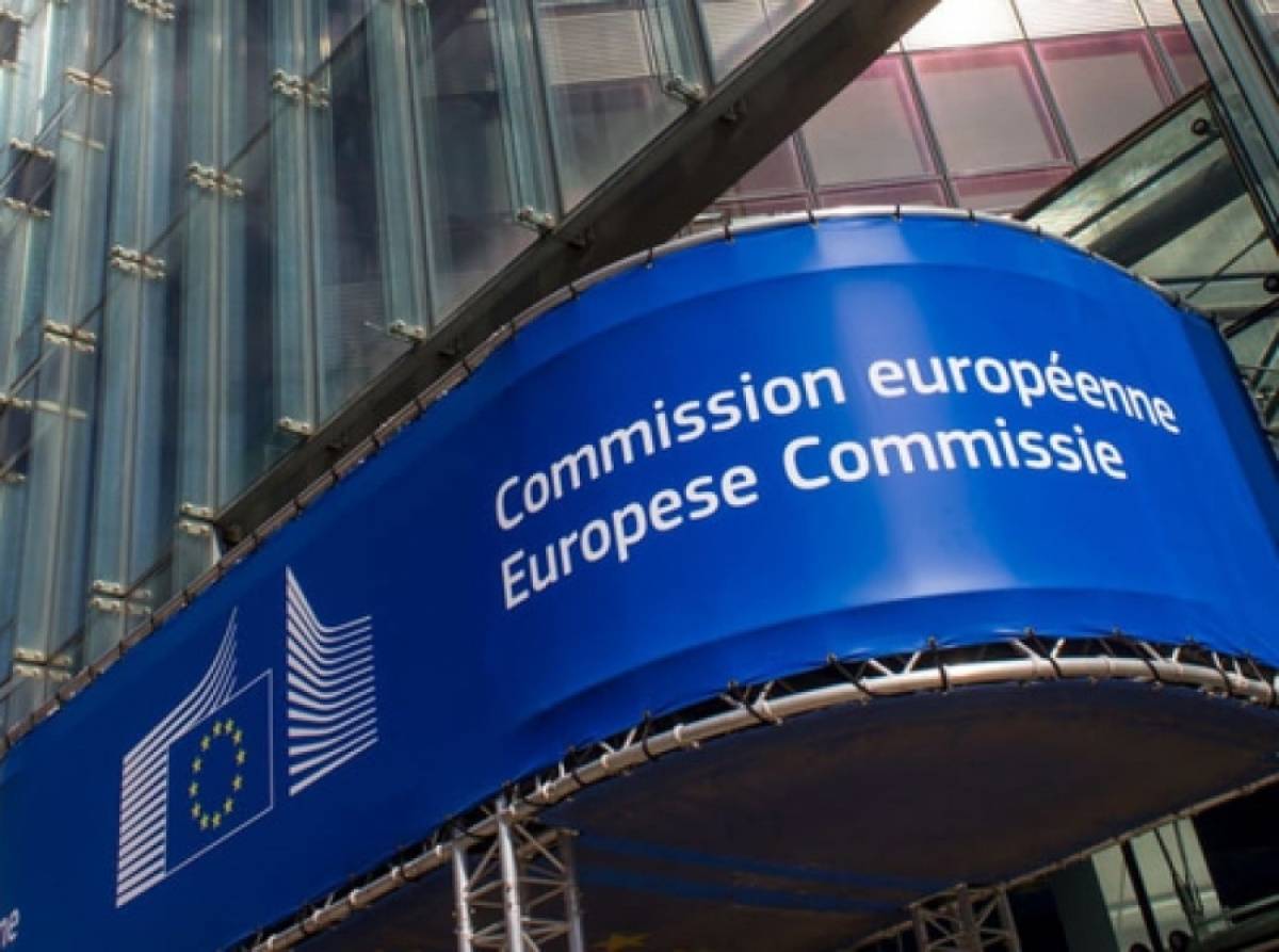 Κομισιόν: Επανεξετάζονται οι οδηγίες για ΑΠΕ και ενεργειακή απόδοση