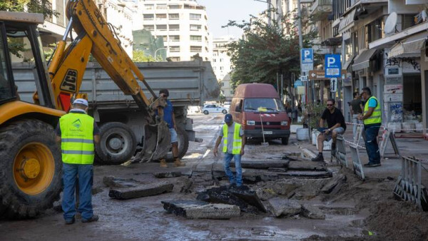 Θεσσαλονίκη: Χωρίς νερό το κέντρο- Έσπασε αγωγός της ΕΥΑΘ