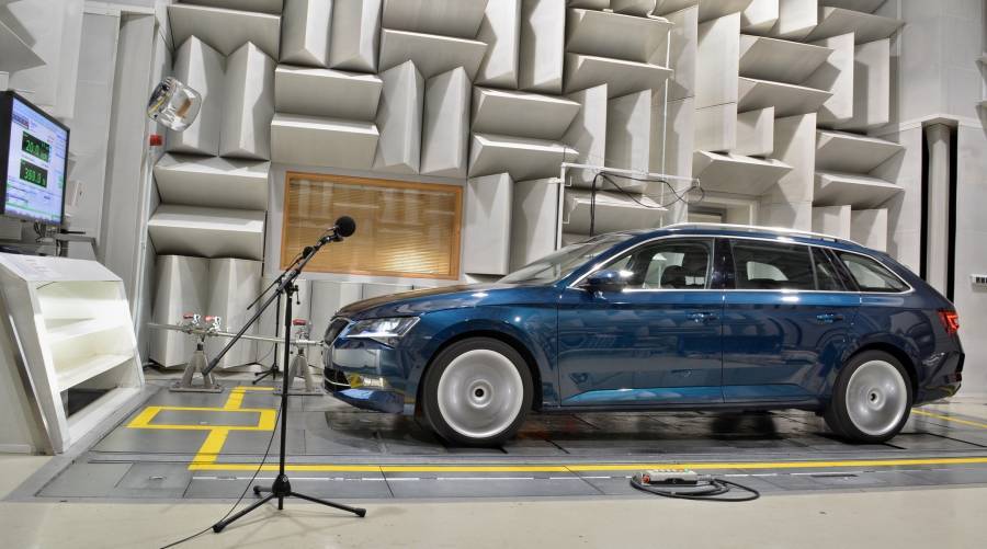 Πώς προστατεύει η SKODA τους πεζούς στην ηλεκτροκίνηση;