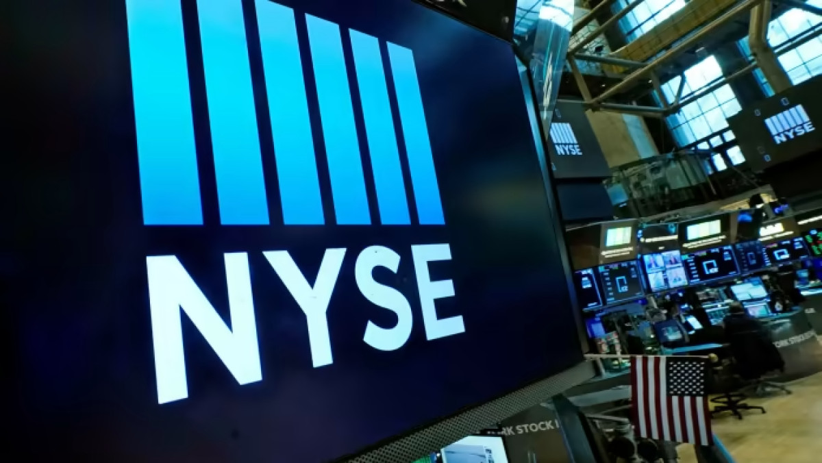Σε κλοιό νέων πιέσεων η Wall Street
