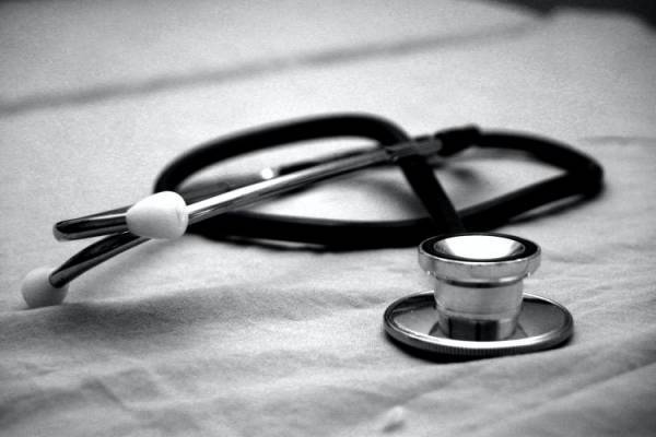 Συνελήφθησαν ένας γιατρός και ένας ιδιώτης για εικονικές συνταγογραφήσεις