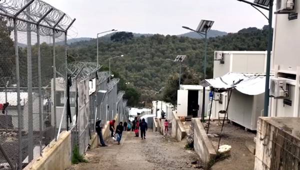Σε καραντίνα η Μόρια μετά το πρώτο κρούσμα κορονοϊού
