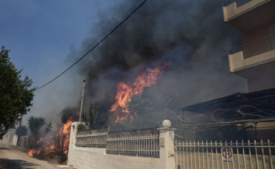 Πυρκαγιές-Δήμος Σαρωνικού: Ανακοίνωσε φιλοξενία κατοίκων που εγκατέλειψαν τα σπίτια τους