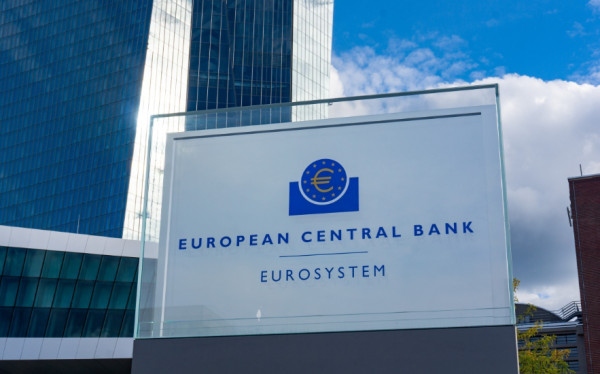 ΕΚΤ: Αμετάβλητα τα επιτόκια στο 2,5% – Στο τραπέζι το ενδεχόμενο νέας αύξησης τον Δεκέμβριο