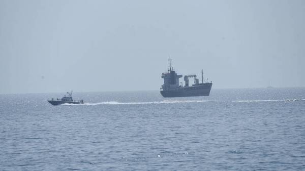 Ακυβέρνητο πλοίο: Το βράδυ φτάνει ρυμουλκό από Πειραιά