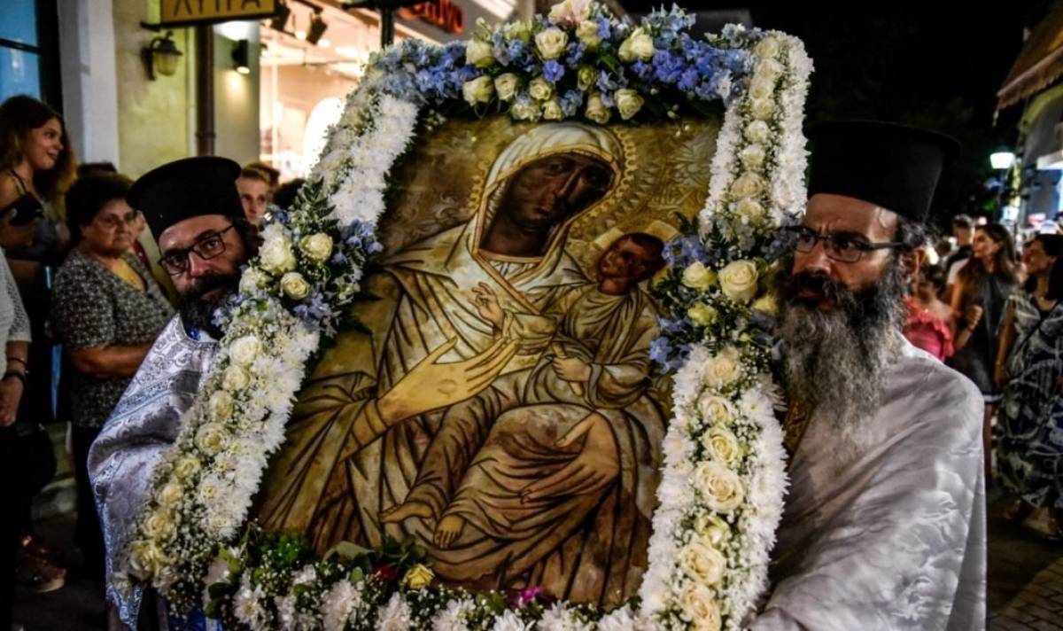 Κορονοϊός-Νέα μέτρα: Απαγορεύονται λιτανείες και όρθιοι στα μπαρ έως 31/8