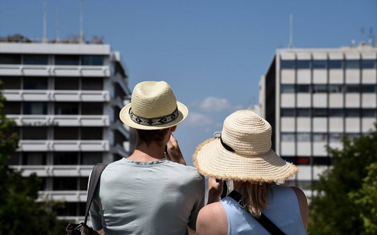 Το μονοδοσικό εμβόλιο «ξεκλειδώνει» ναυτιλία και τουρισμό
