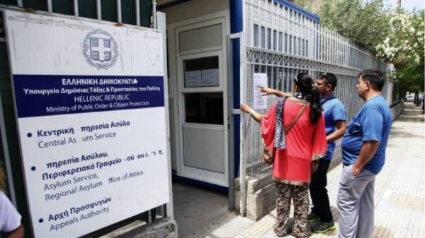 Τροπολογία για «προσωρινό ΑΜΚΑ» σε μετανάστες, ώστε να εμβολιαστούν