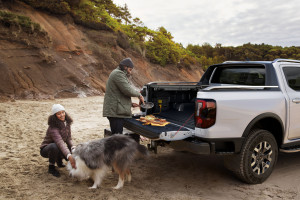 Η πόρτα χώρου φόρτωσης του νέου Ford Ranger PHEV: Κάτι περισσότερο από μια απλή αναδιπλούμενη μεταλλική επιφάνεια