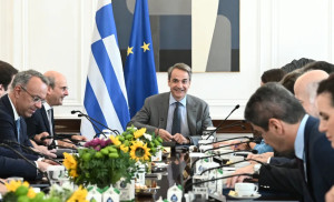 Alco: Παίζει μόνη της η κυβέρνηση, με αντίπαλο την… ακρίβεια