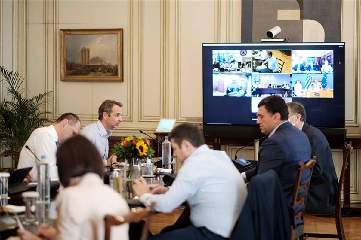 Κυβέρνηση: Τρία μέτρα για να... σπάσει το δεύτερο κύμα κορονοϊού