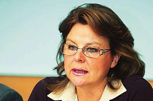 Κατσέλη: Δεν αποκλείει περικοπή 14ου μισθού και πλαφόν στα καύσιμα