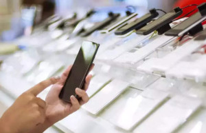 Προς αύξηση 4% οι πωλήσεις smartphones το 2024