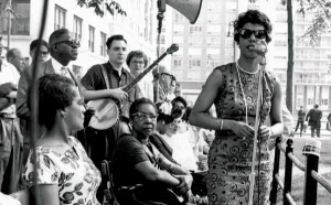 Λορέιν Χάνσμπερρυ: Η πρώτη Αφροαμερικανή δραματουργός που κατέκτησε το Μπρόντγουεϊ