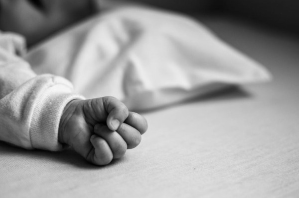 Προφυλακιστέα η 33χρονη που πέταξε το μωρό της σε κάδο