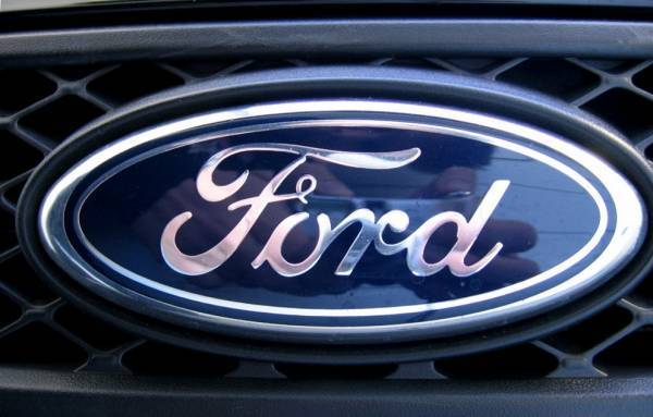Ισχυρό πλήγμα στα κέρδη της Ford από τους δασμούς Τραμπ