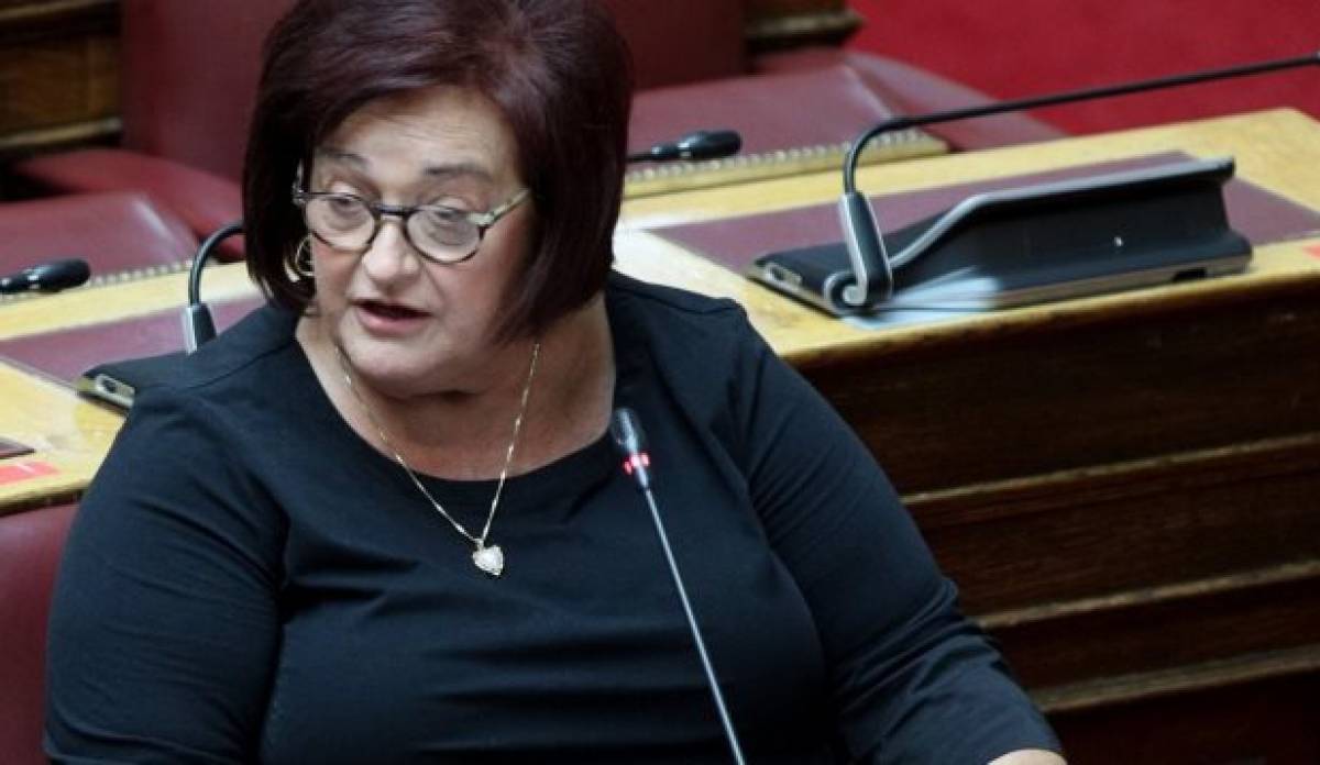 Επιμένει η Γιαννάκου στις ενστάσεις για τη συνεπιμέλεια