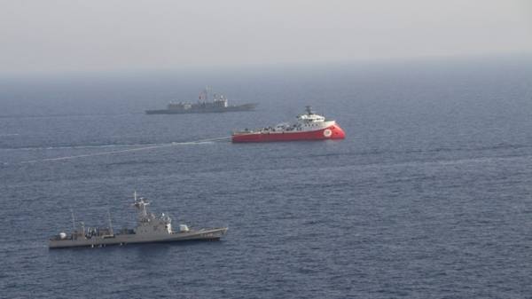 Σκηνικό έντασης στην κυπριακή ΑΟΖ στήνουν οι Τούρκοι