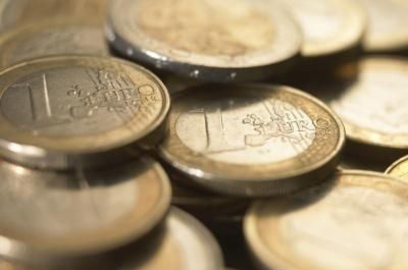 Έρχονται περικοπές 6,5%-7% το 2012 και 12% το 2013 για τους ενστόλους