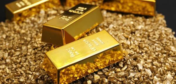 Υποχωρεί ο χρυσός – Προχωρούν σε ρευστοποιήσεις οι επενδυτές