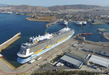 Στον Πειραιά ένα από τα μεγαλύτερα κρουαζιερόπλοια