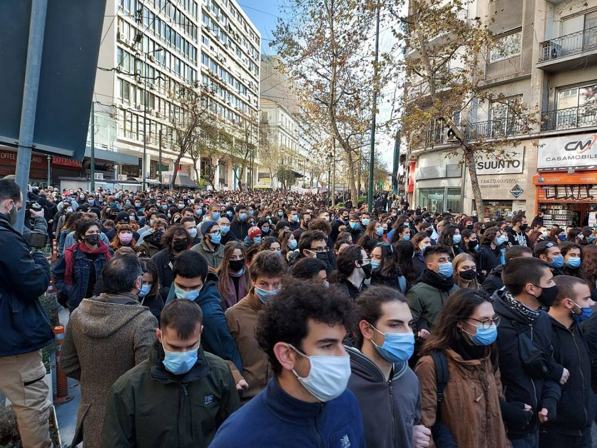 Μεγάλη συμμετοχή στο πανεκπαιδευτικό συλλαλητήριο-Κλειστοί δρόμοι και μετρό