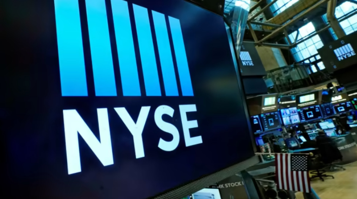 Ανοδικό comeback με αρκετές εναλλαγές προσήμων στη Wall Street