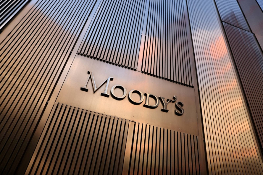 Η Moody’s υποβάθμισε το outlook του αμερικανικού αξιόχρεου