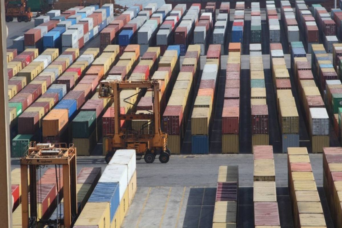 ΠΣΕ: Πανδημία και πετρελαιοειδή επηρέασαν τις ελληνικές εξαγωγές
