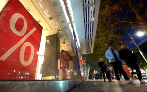 Ευρωζώνη: Πτώση 0,3% στις λιανικές πωλήσεις τον Ιούνιο