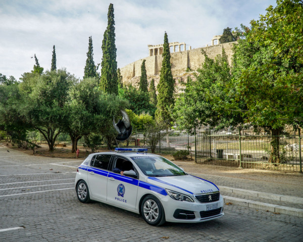 Συναγερμός στην Ακρόπολη - Άνδρας επιτέθηκε με μαχαίρι σε τουρίστες
