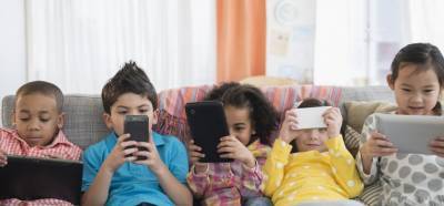 Έρευνα:7 στα 10 παιδιά αποκτούν ψηφιακές συσκευές πριν τα 9