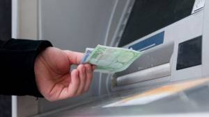 Αύξηση €1,619 δισ. στις καταθέσεις επιχειρήσεων και νοικοκυριών τον Ιούνιο