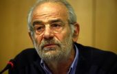 Αλαβάνος για Τσίπρα: Πρέπει να φύγει με πίσσα και πούπουλα