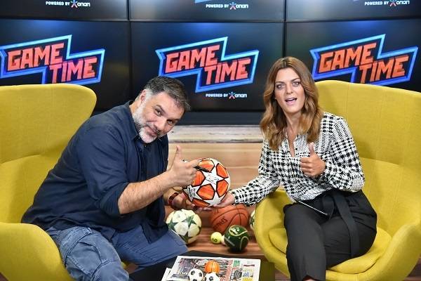 O Γρηγόρης Αρναούτογλου σε μια εμφάνιση-έκπληξη
