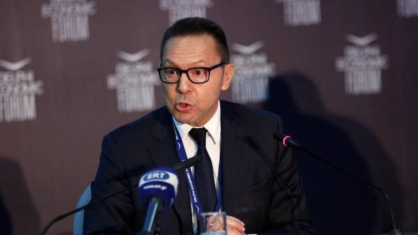 SOS Στουρνάρα για επενδύσεις και... καρφιά για Πολάκη