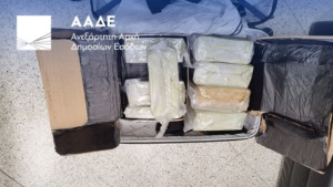 ΑΑΔΕ: Συνελήφθη στο «Ελ. Βενιζέλος» επιβάτης με 17 κιλά κοκαΐνης