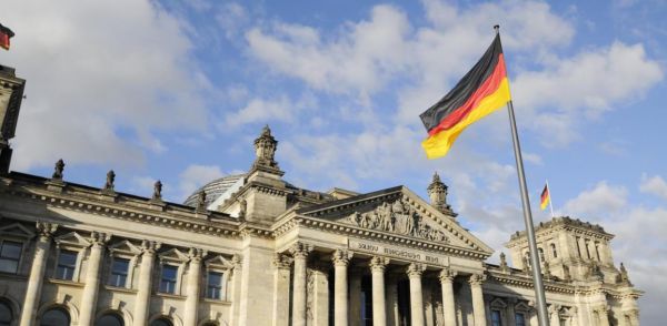 Σημάδια «εμπλοκής»: Βερολίνο και Βρυξέλλες δεν γνώριζαν τις εξαγγελίες Τσίπρα
