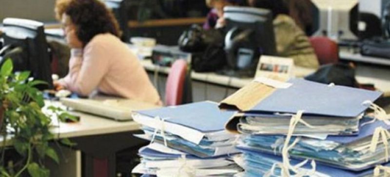Μειώσεις μισθών σε Δημόσιο και Ειδικά Μισθολόγια