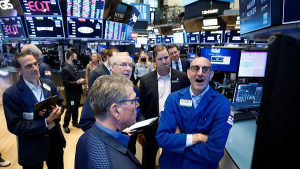 Στο «κόκκινο» παραμένει η Wall Street- Διευρύνεται το πτωτικό σερί