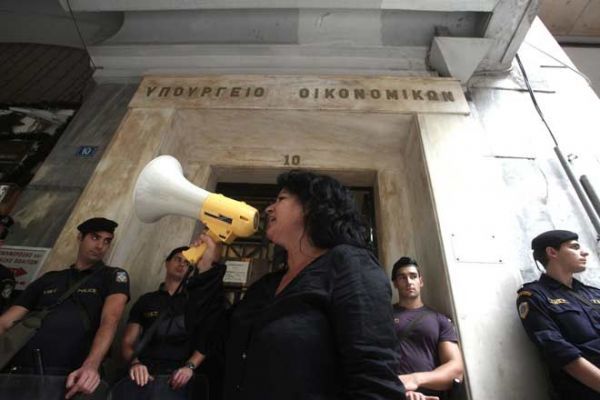 Εισήγηση στον Άρειο Πάγο: Να παραμείνουν οι καθαρίστριες εκτός ΥΠΟΙΚ