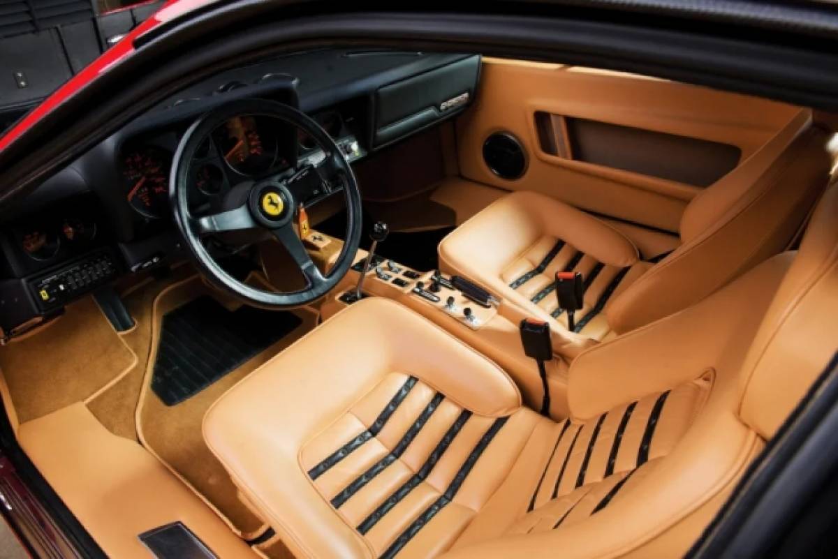 Μια σπάνια 1984 Ferrari 512 BBi σε δημοπρασία