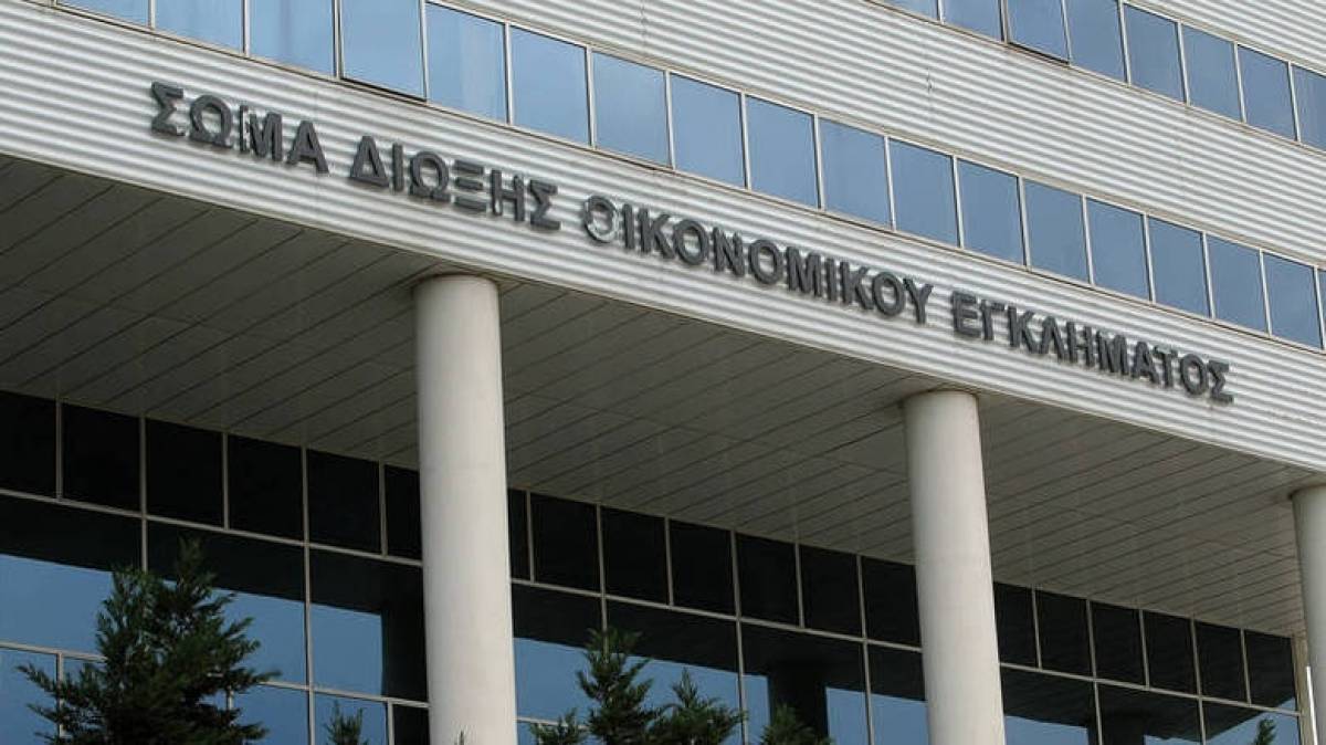 Σε κατάσχεση ακατάλληλων τροφίμων και μιας...Porsche προχώρησε το ΣΔΟΕ
