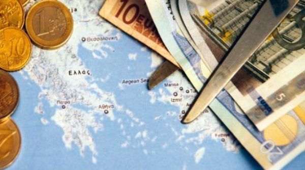Η κρίση ροκάνισε κατά 34% το εισόδημα των ελληνικών νοικοκυριών