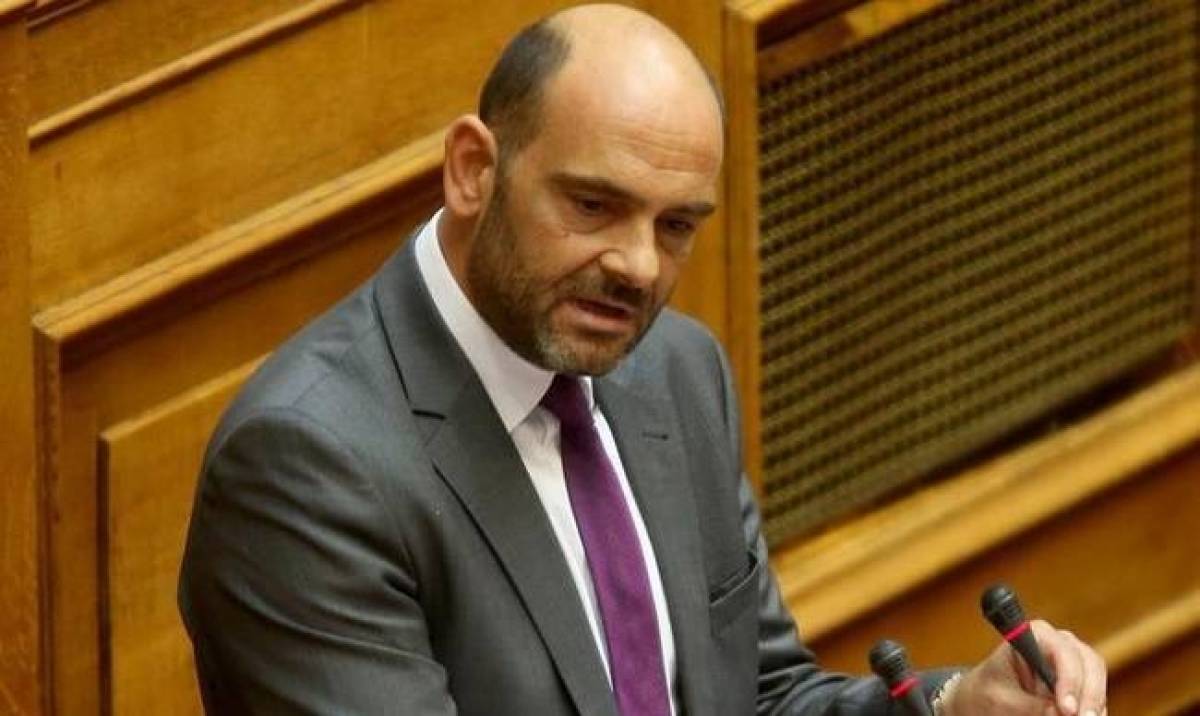 Επιμένει ο Φωτήλας στο αμπέχωνο και το ταγέρ της Αχτσιόγλου