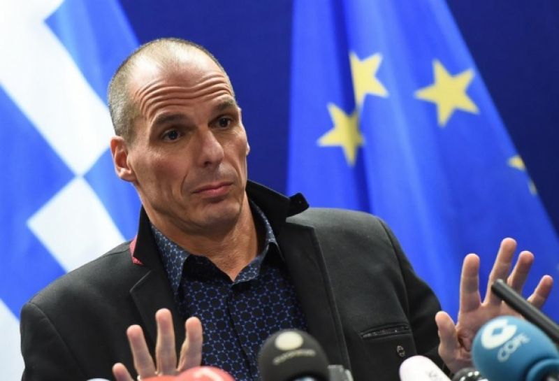 Βαρουφάκης σε Μέρκελ: “Θα μας βοηθήσεις ή θα μας πετάξεις;”