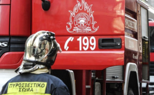 Φωτιά σε υπαίθριο χώρο στην Ανθούσα