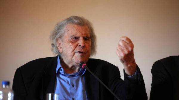 Στο νοσοκομείο ο Μίκης Θεοδωράκης μετά από καρδιακό επεισόδιο
