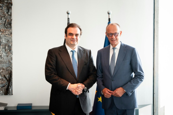 Συνάντηση Πιερρακάκη–Μερτς: Στο επίκεντρο η ευρωπαϊκή ανταγωνιστικότητα, οι επενδύσεις και η οικονομική ισχύς της ΕΕ